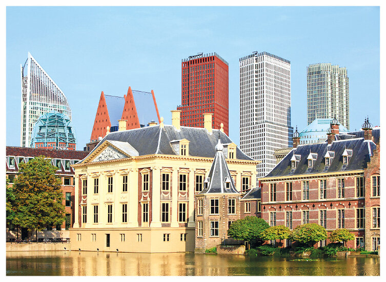 postcard The Hague - Mauritshuis en Torentje (C010)