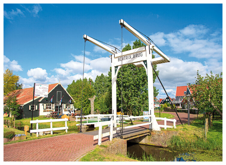 postcard Marken - Beatrix bridge (C065)