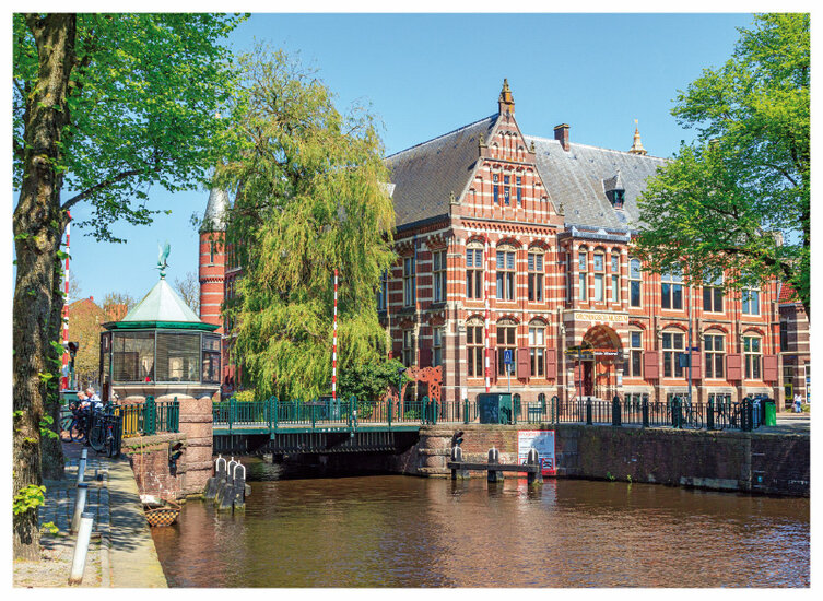 postcard Groningsch museum and bridge (C076)