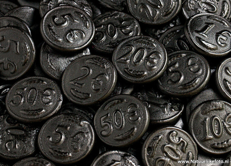 Coin liquorice postcard (0643)