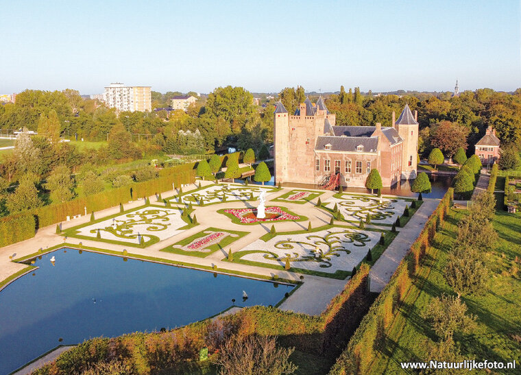 postcard castle Assumburg in Heemskerk (0595)