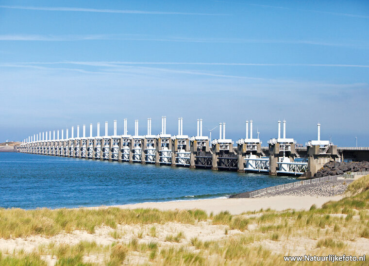 Oosterscheldekering postcard (0135)