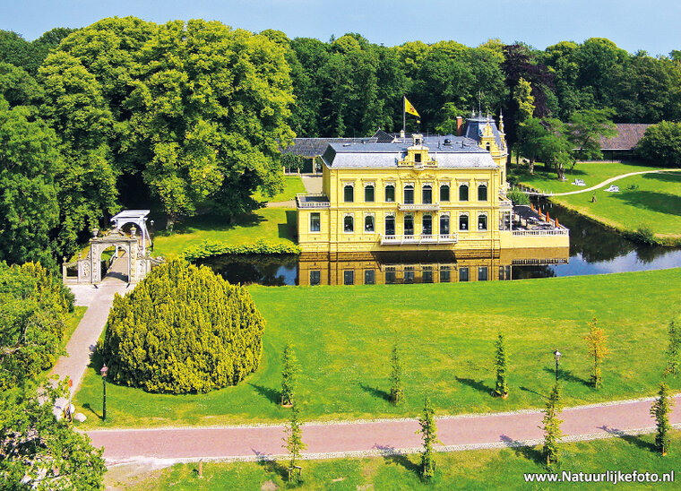postcard Borg Nienoord in Leek (0184)
