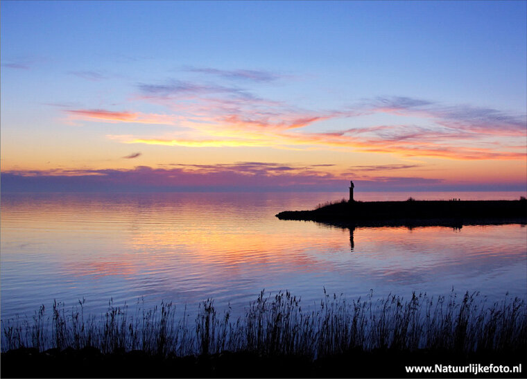 Sunrise at the lake postcard (0080) Sunrise at the lake postcard (0080)
