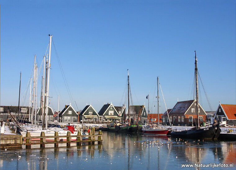 Harbor of Marken postcard (0088)