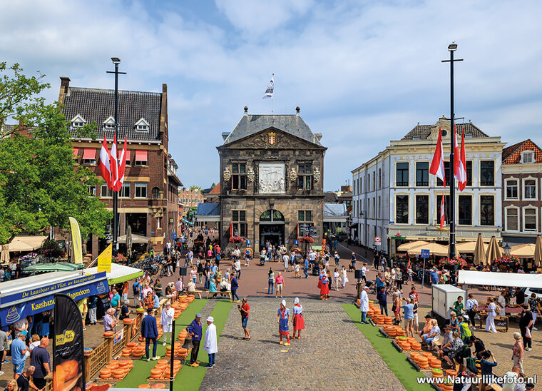 postcard Gouda - cheese market