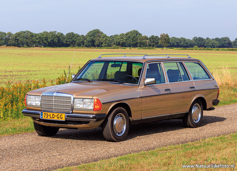 Postcard Mercedes Benz S123 Station Wagon